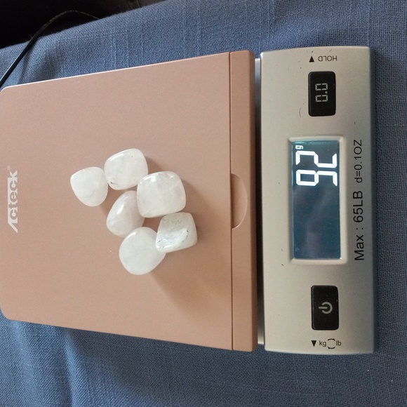 White Crystal Quartz large Tumbles. - Picture 4 of 4